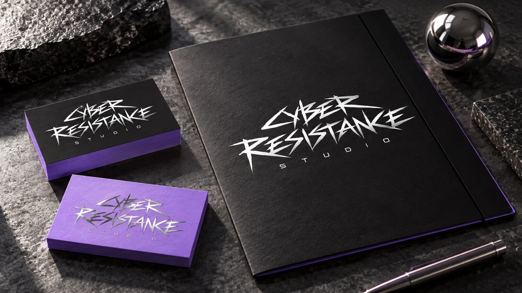 Concept de papeterie Cyber Resistance : logotype original du studio, dossier noir et détails imprimés lavande